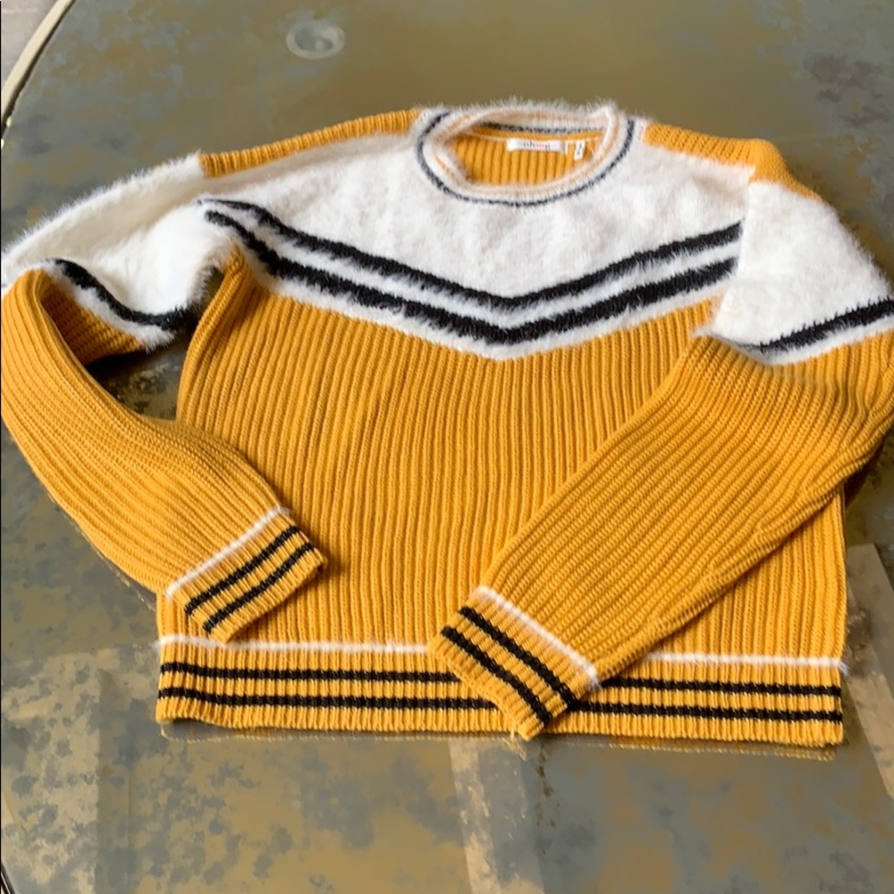 Ohmg crew neck sweater